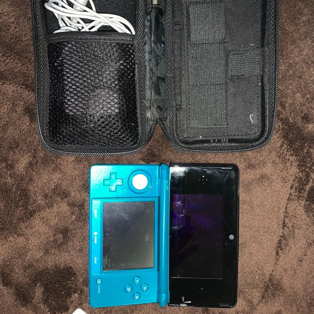 Nintendo 3DS in Aqua Blue with Case